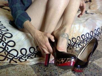 indosso le scarpe